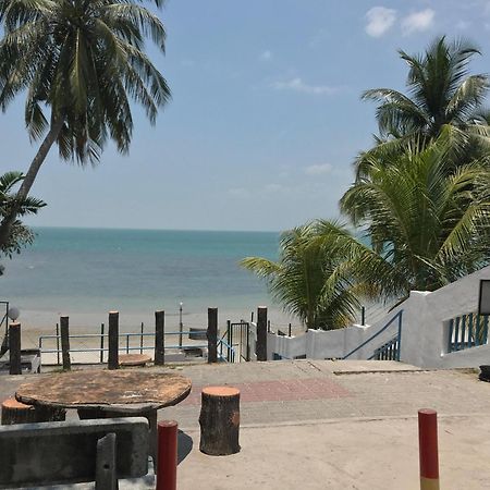 Newly Renovated Comfy Beachfront View At Seri Bulan Port Dickson Esterno foto