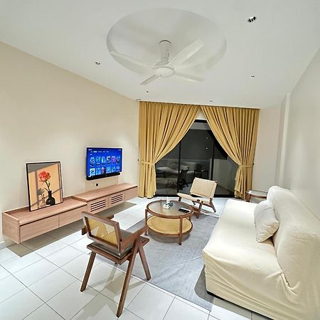 Newly Renovated Comfy Beachfront View At Seri Bulan Port Dickson Esterno foto