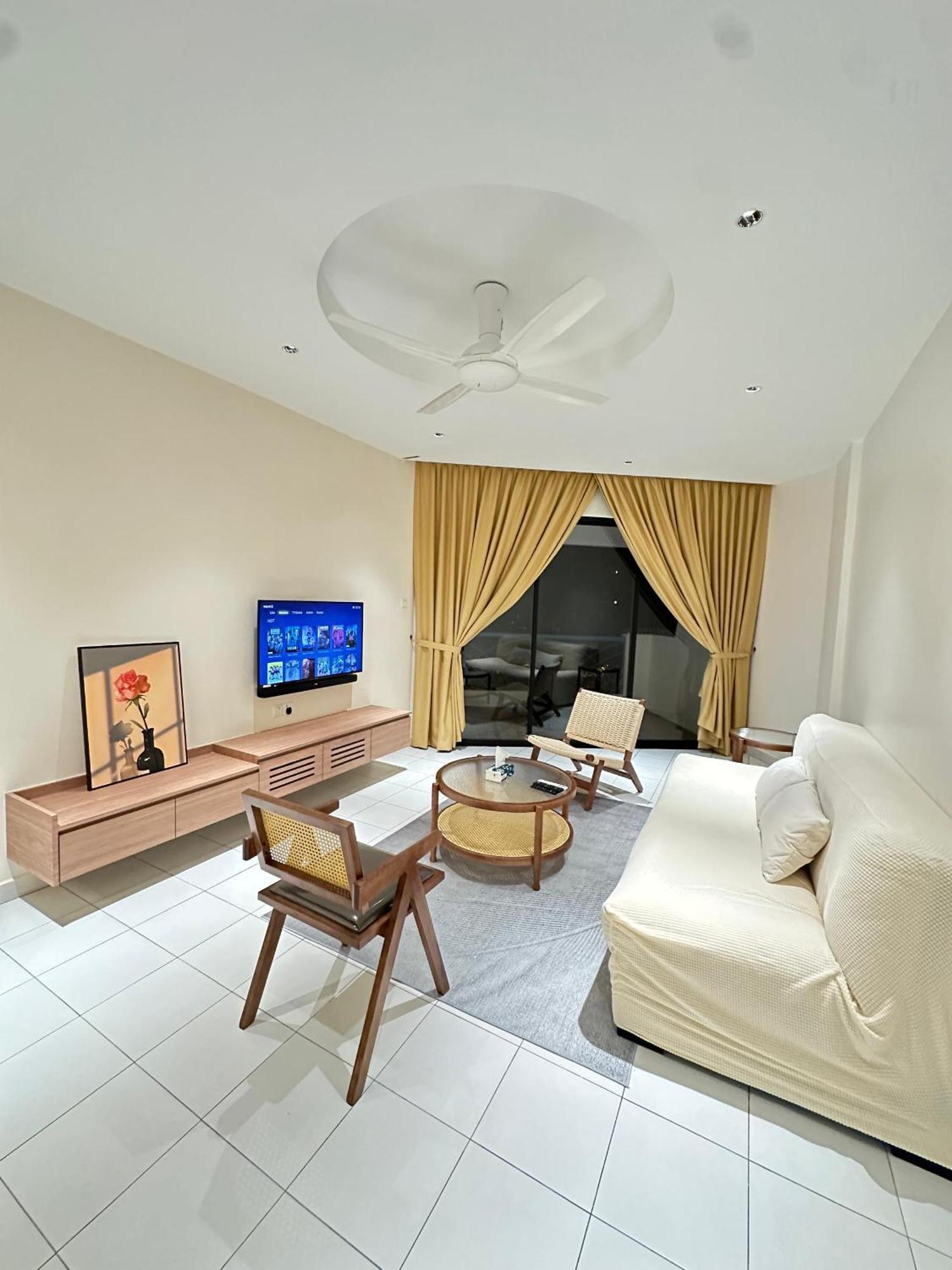 Newly Renovated Comfy Beachfront View At Seri Bulan Port Dickson Esterno foto